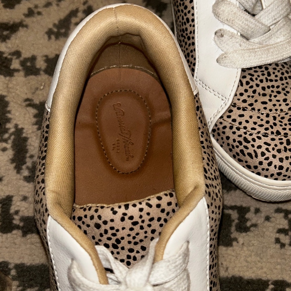 Universal Thread White And Tan Patterned Sneakers - image 4